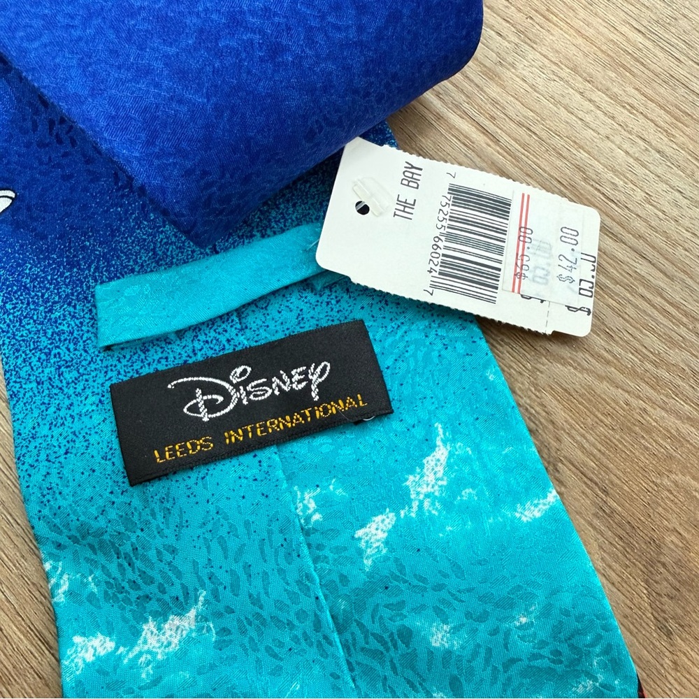NWT / NOS Disney Leeds International Mickey Mouse Tie 100% Silk Strawberry Blue - Picture 2 of 4